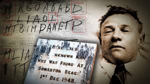 *HILO*

El 1 de diciembre de 1948, un hombre fue hallado muerto en la playa de Somerton, cerca de Adelaida (Australia). No tenía documentos, ni etiquetas en la ropa, ni huellas que lo identificaran. Así nació uno de los mayores misterios sin resolver del siglo XX.