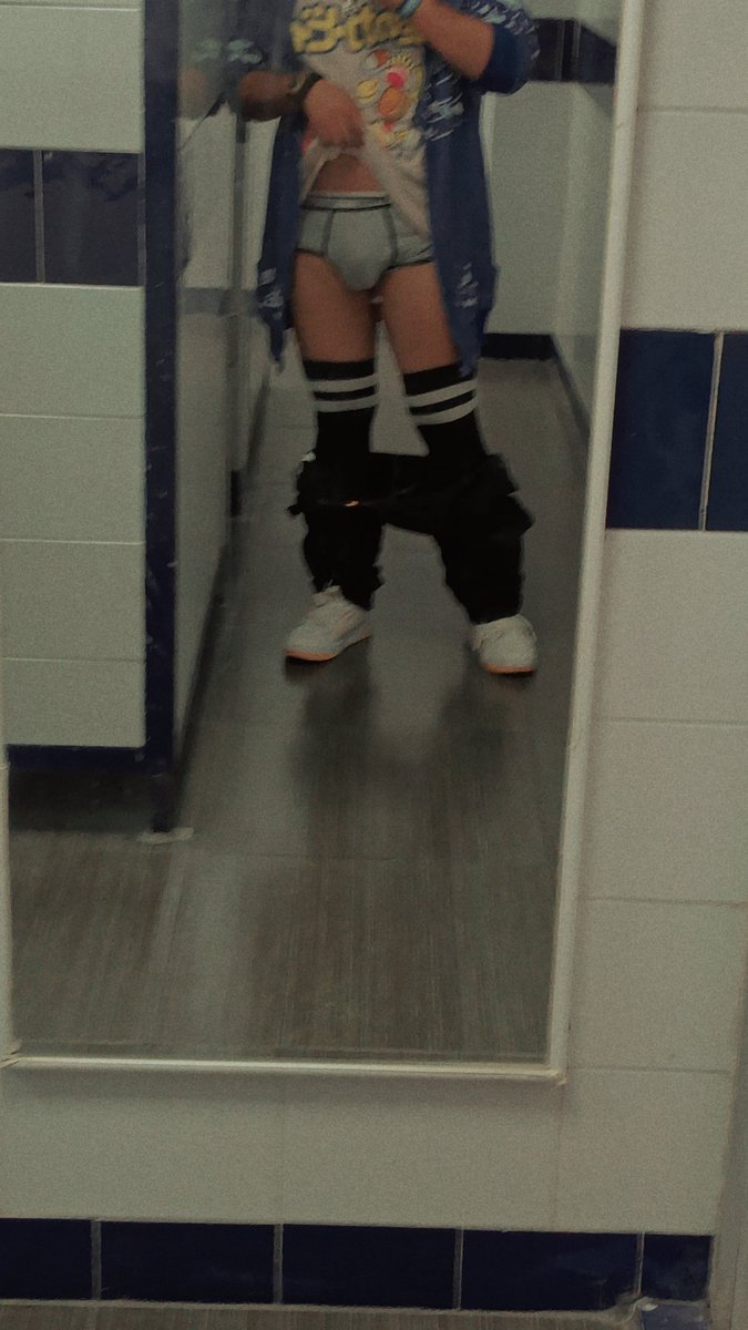 Para cuando lleguemos a los 2K voy a regalar unas tarjetas de regalo de algunas plataformas Owo 
Para participar es facil en 3 pasos uwu: tienen que darme follow, darle ❤️ a esta publicación y darle 🔄 Owo 
Los que cumplan con esos requisitos podrán participar, feliz lunes uwu✨