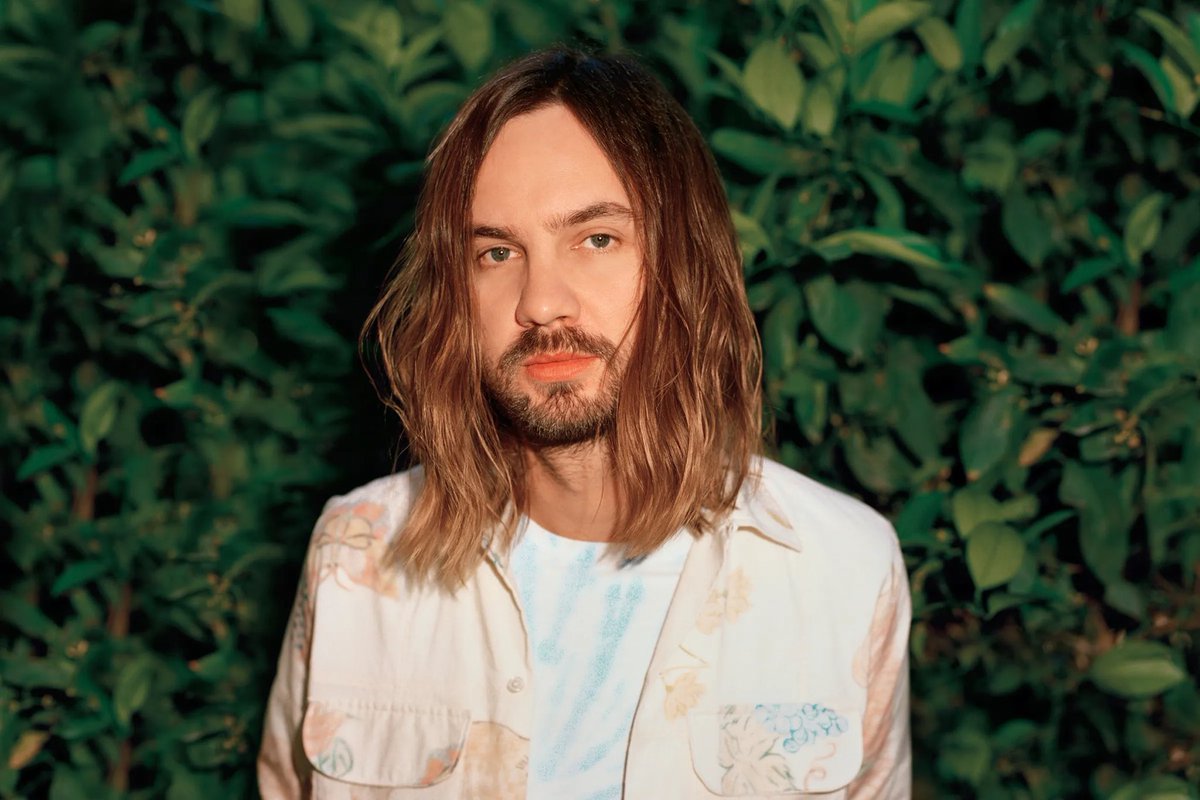 PopCrave's tweet photo. Tame Impala announces new single, “Loser,” out September 3. https://t.co/2TbUxJnfto