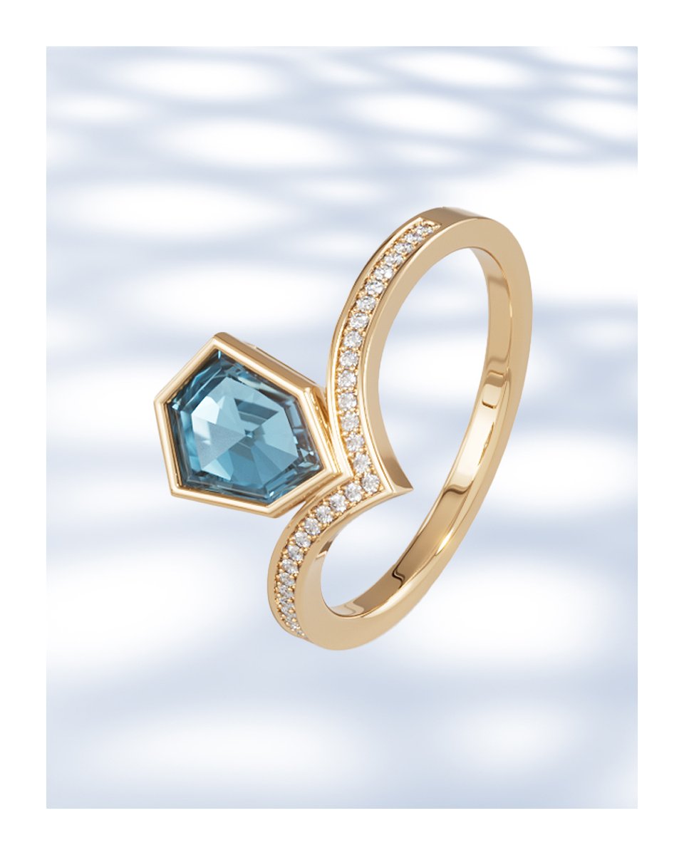 DamasJewellery's tweet image. A joyful connection to heritage — Spring captures the spirit of summer escapes.

Discover the collections online and in-store.

#ColoursOfSpring #SpringByDamas #DamasJewellery #HouseOfJewelleryDesign #summerWithDamas