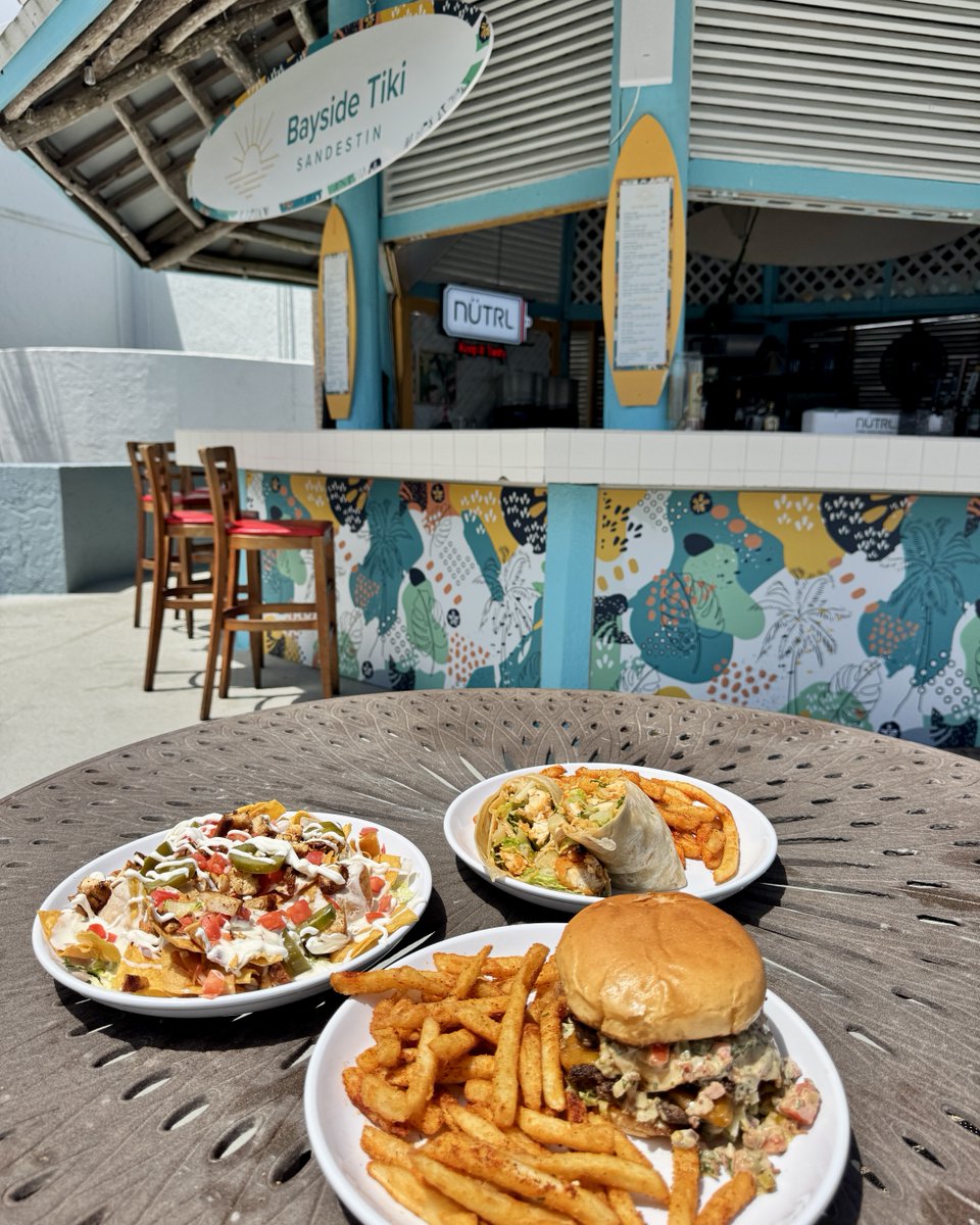 19th Hole Happy Hour = the best part of the day. ⛱⛳

Join us daily from 12–3PM at the Bayside Café Tiki Bar for food + drink deals. See you poolside. 🍹