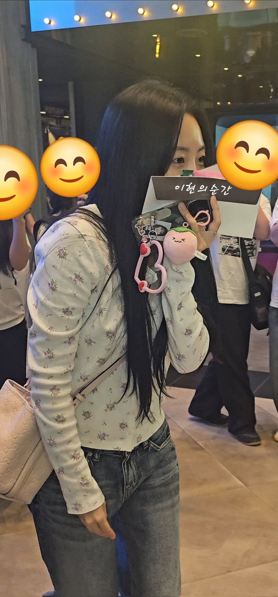 저희 아이는 주변에 모르는 사람이 2명이 넘어가면 힘들어합니다 😂😂 

그래도 작품 잘보고 가서 다행💕