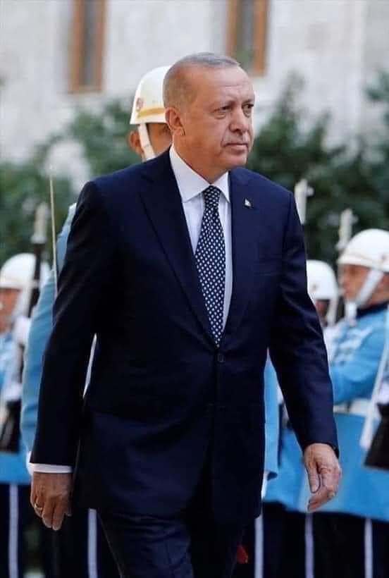 <a href="/yunuspaksoy/">Yunus Paksoy</a> Avrupa'nın başkanı olabilirsin lakin dünya lideri bizde... aklında bulunsun turp efendi 😂😂