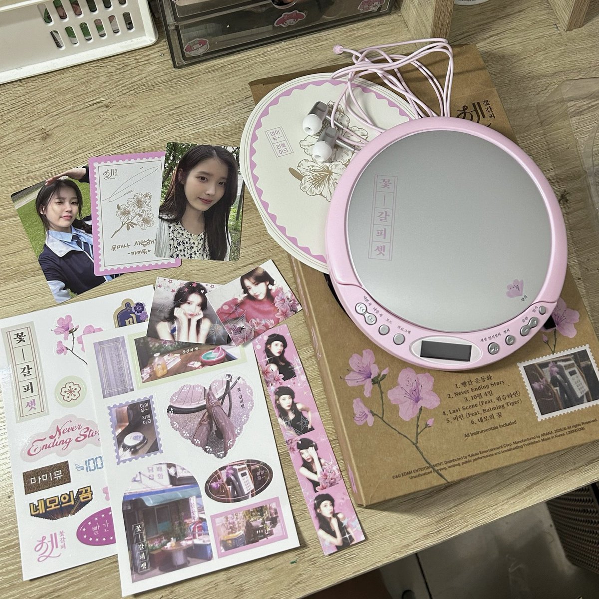 mochieunn's tweet photo. what 
a
beaut. 💿🌸🎧✨ https://t.co/Toquk0kYNy