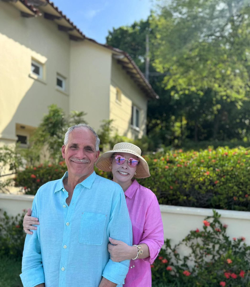 Que hermoso ver una pareja que han sabido llevar el rumbo de su matrimonio. Sin duda Honduras quedará en buenas manos con Nuestro Próximo Presidente <a href="/titoasfura/">Papi a la Orden</a> y nuestra próxima primera Dama.

Honduras estará en buenas manos..