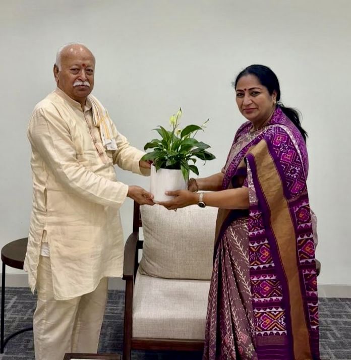 Rekha Gupta (@gupta_rekha) on Twitter photo आज परम पूजनीय सरसंघचालक डॉ. <a href="/DrMohanBhagwat/">Mohan Bhagwat</a> जी का मार्गदर्शन प्राप्त किया। उनकी सरलता और ओजस्वी विचार हमें राष्ट्रहित में सतत कर्म और सेवा के लिए प्रेरित करते हैं।
विश्व का सबसे बड़ा गैर-राजनीतिक संगठन ‘राष्ट्रीय स्वयंसेवक संघ’ संस्कार, समर्पण और राष्ट्रनिष्ठा की उस विराट परंपरा आज परम पूजनीय सरसंघचालक डॉ. <a href="/DrMohanBhagwat/">Mohan Bhagwat</a> जी का मार्गदर्शन प्राप्त किया। उनकी सरलता और ओजस्वी विचार हमें राष्ट्रहित में सतत कर्म और सेवा के लिए प्रेरित करते हैं।
विश्व का सबसे बड़ा गैर-राजनीतिक संगठन ‘राष्ट्रीय स्वयंसेवक संघ’ संस्कार, समर्पण और राष्ट्रनिष्ठा की उस विराट परंपरा