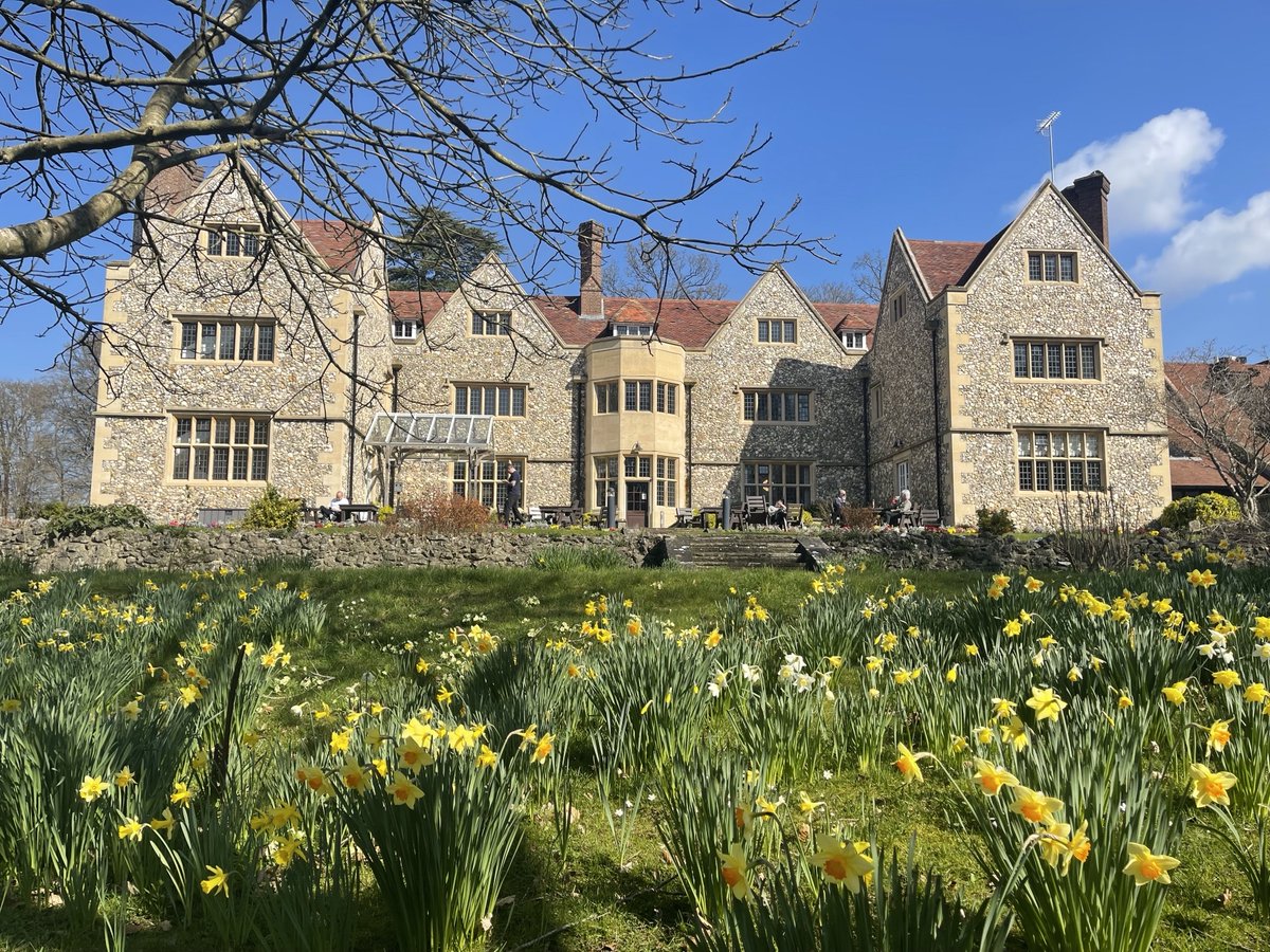 FlintHouseRehab's tweet image. Whether there is snow, spring bulbs, sunshine or autumnal colours, Flint House Police Rehabilitation is here to support members of the police service with their physical and mental health rehabilitation.

#greenspace #fourseasons #helpandheal
