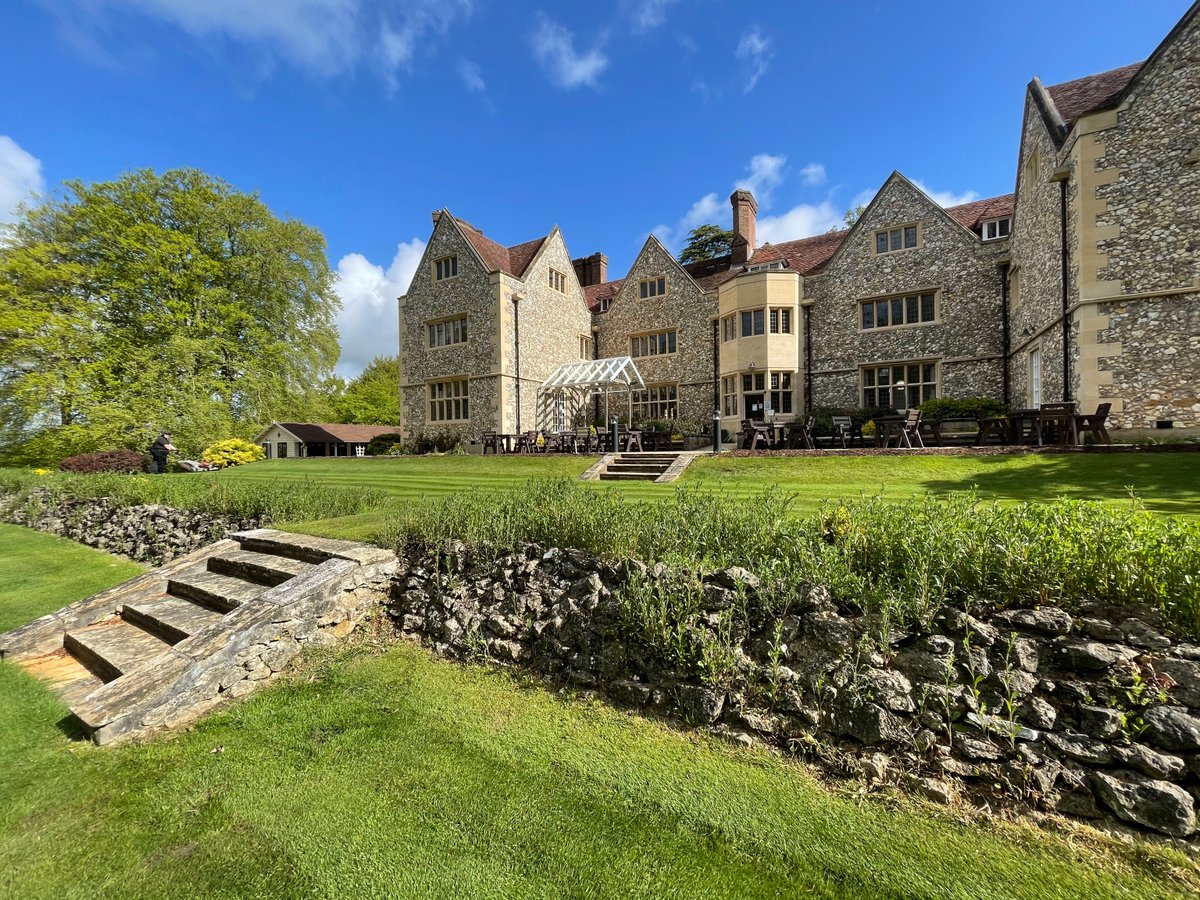 FlintHouseRehab's tweet image. Whether there is snow, spring bulbs, sunshine or autumnal colours, Flint House Police Rehabilitation is here to support members of the police service with their physical and mental health rehabilitation.

#greenspace #fourseasons #helpandheal