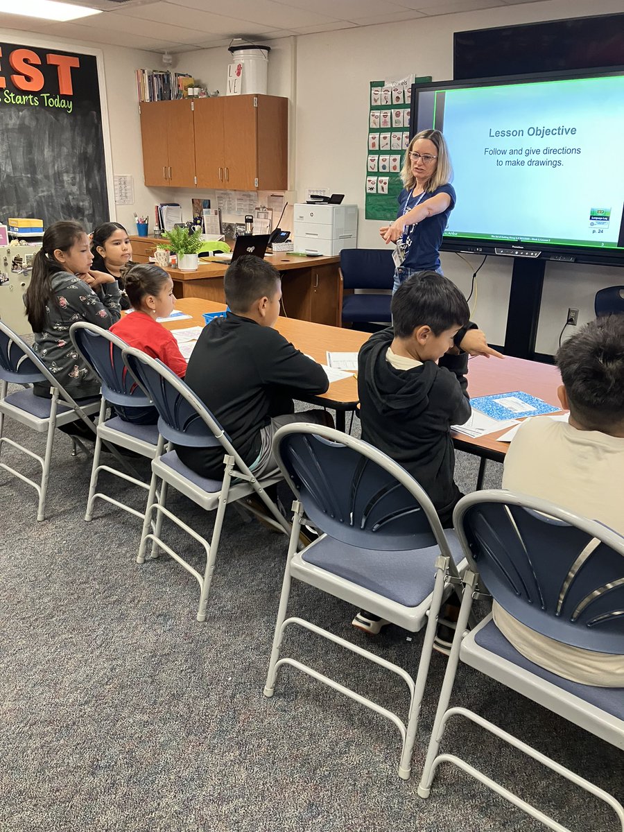 penceSBUSD's tweet image. Pence students back to work after the weekend with Ms. Cappadona during ELD. @sbusd_news #pencepenguins @Supt_SBUSD