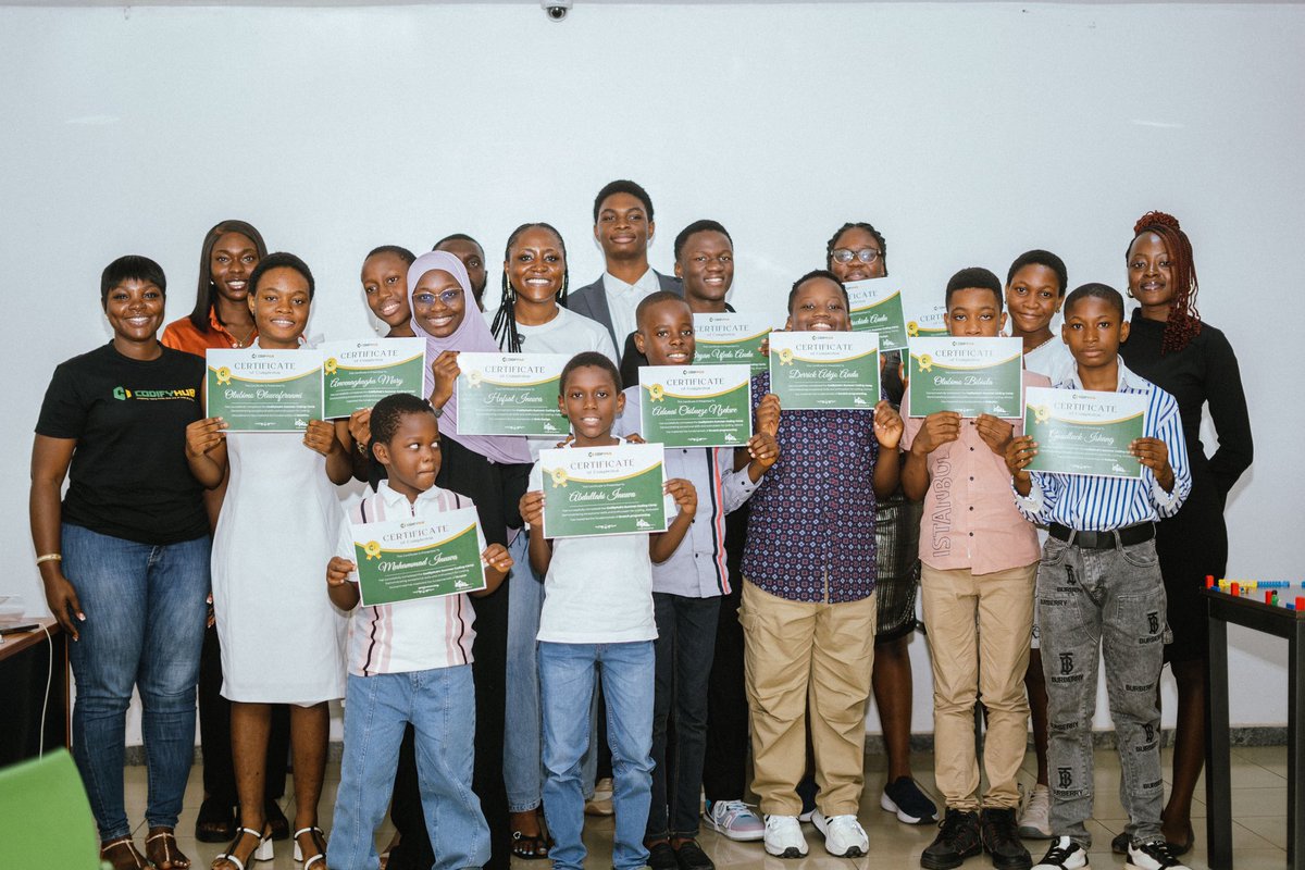 CodifyHub's tweet image. Proud moments! ❤️ Smiles all around as our amazing campers receive their well-deserved certificates, celebrating their hard work and dedication. We're honored to have shared this journey with you and your wonderful children. A huge thank you to all the parents who came!