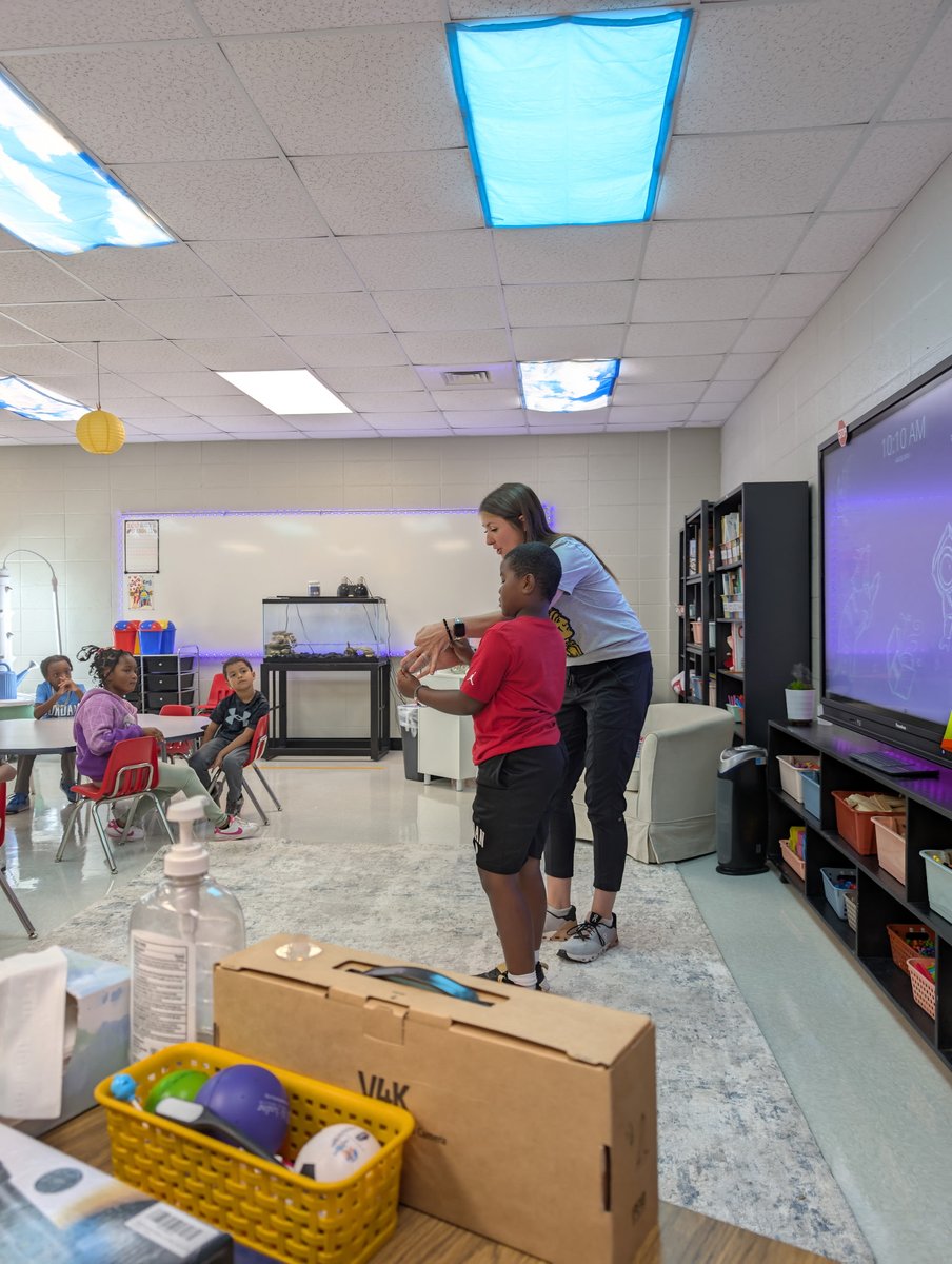 NettletonSTEAMe's tweet image. Who&apos;s ready to learn how to tie their shoes?! Our G.T. teacher, Mrs. Huffer, is hosting a shoe tying contest to encourage all of our students to learn this essential skill!! 🖤💛 
#STEAMe #SpecialClassSpotlight #ShoeTyingClub #GiftedAndTalented