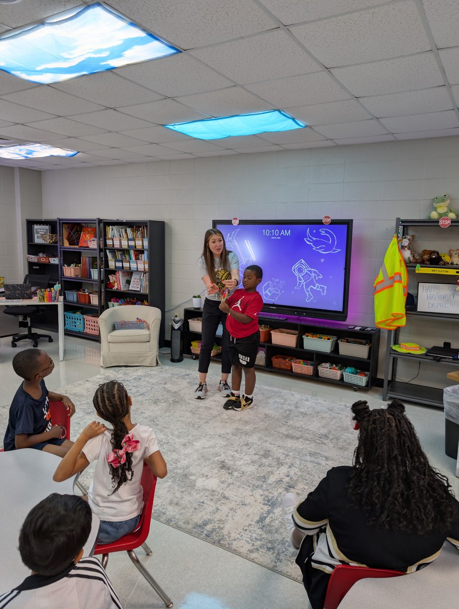 NettletonSTEAMe's tweet image. Who&apos;s ready to learn how to tie their shoes?! Our G.T. teacher, Mrs. Huffer, is hosting a shoe tying contest to encourage all of our students to learn this essential skill!! 🖤💛 
#STEAMe #SpecialClassSpotlight #ShoeTyingClub #GiftedAndTalented