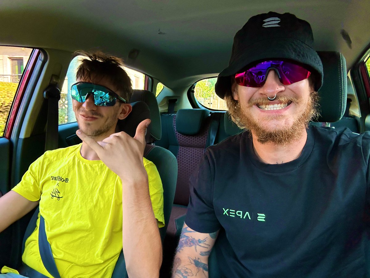GM bro’s

Just 2 guardians cruising.

Destination: moon 🌑