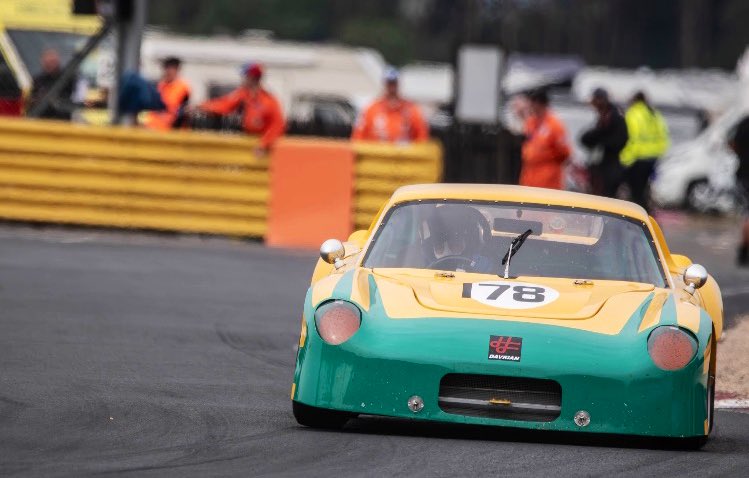 Thundersaloons's tweet image. Spotted:  Weekend Round-Up!

Clean Sweep! 🧹 

Myles Castaldini’s Davrian Mk8 2000cc took pole position &amp;amp; 2 x race wins at Croft in the Historic Modsports &amp;amp; Special Saloons races 🏁

#HistoricModsportsSpecialSaloons | #CroftCircuit

(📸©️InitialP Photography)