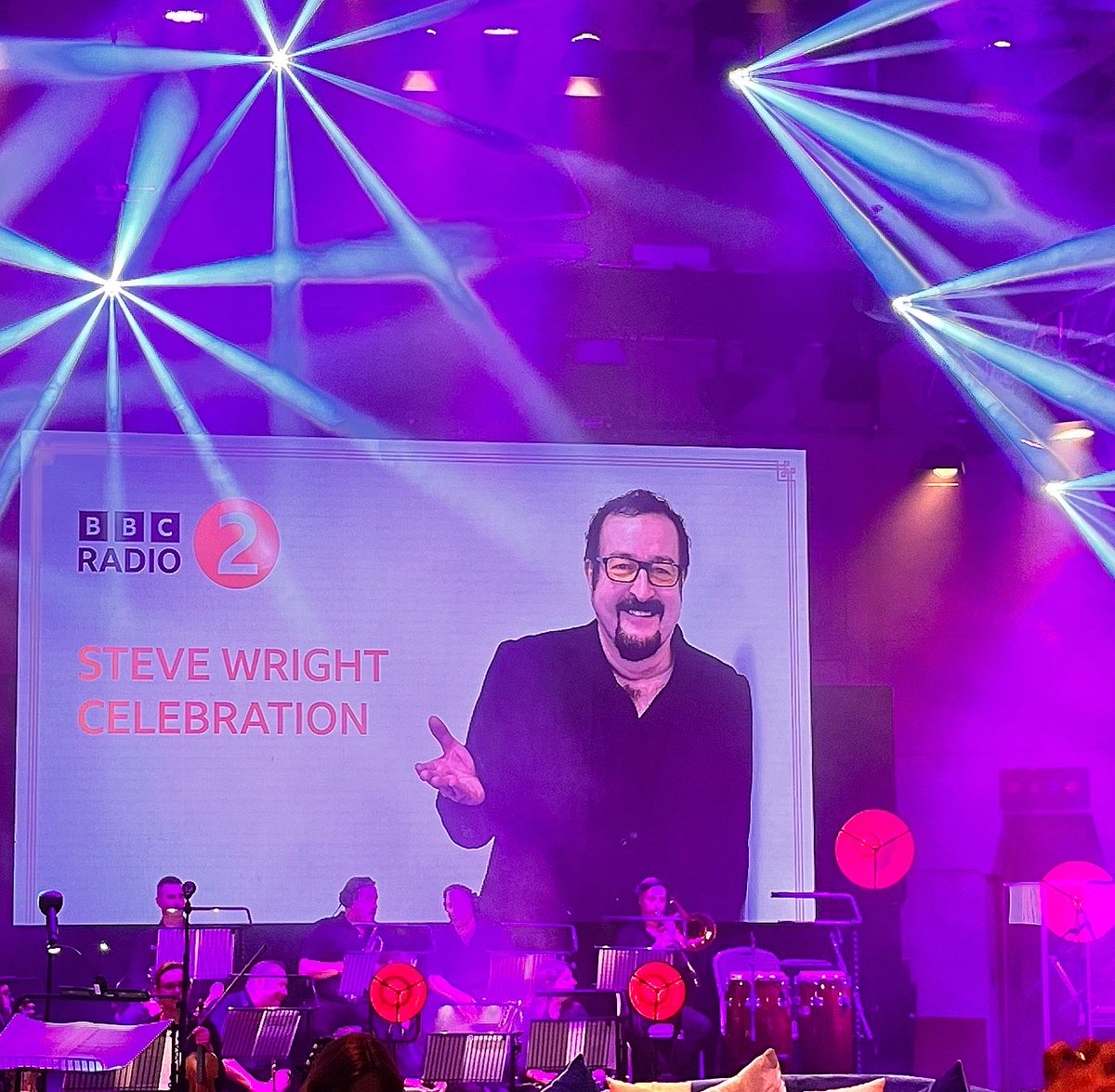 Popprince's tweet image. Listening to the brilliantly crafted  tribute to radio legend #SteveWright on Radio 2. I was honoured to attend the recording, earlier this year as guest of ⁦@peterbowes⁩ A truly special celebration of an incredible broadcaster who inspired so many of us.. #SeriousJockin 💛