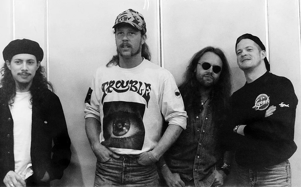 Berikut rangkuman “kesaksian” dari beberapa fotografer media nasional yang mendokumentasikan kejadian sejak kedatangan hingga kepulangan Metallica pada 9-11 April 1993.

Baca: bit.ly/47NOcdJ