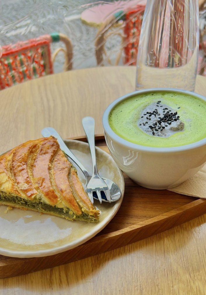 NGC__253's tweet image. la basic white bitch à Paris 🍵🌿