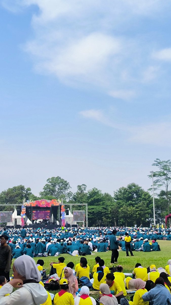 GibranWisnuput1's tweet image. OSKM ITB DAY 1
hari pertama seru meskipun panas BGT. hal yang paling berkesan adalah kakak&quot; mentor yang nyemangatin maba&quot;. aku juga kenalan dgn bbrp teman baru seperti juan, meril, devan, abe, jiwi.
#Day1MenjadiVenturions #LiveLongLearner
#MengakarKuat #OSKMITB2025
#KATITB2025