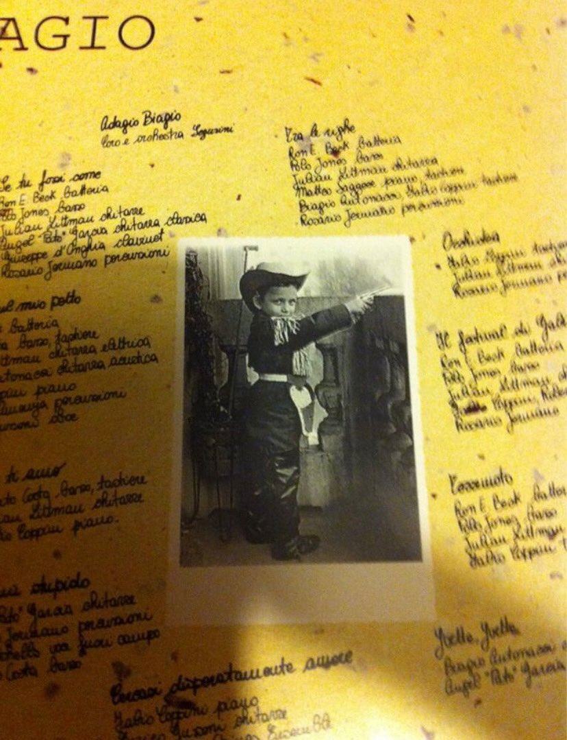 isuig59's tweet image. "La foto che racconta tutta una storia: Biagio Antonacci, dal bambino al grande artista che conosciamo oggi!"❤️🎵 #lecosechehaiamatodipú #biagioantonacci