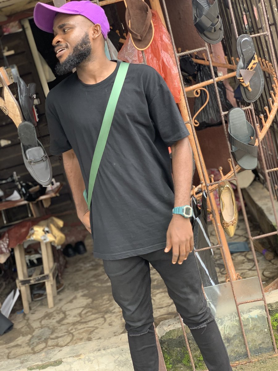 This is what i do for a living! 

I vend music instruments 
I am a Cobbler 

If you have a deal for me i attend to it… ati be be lo