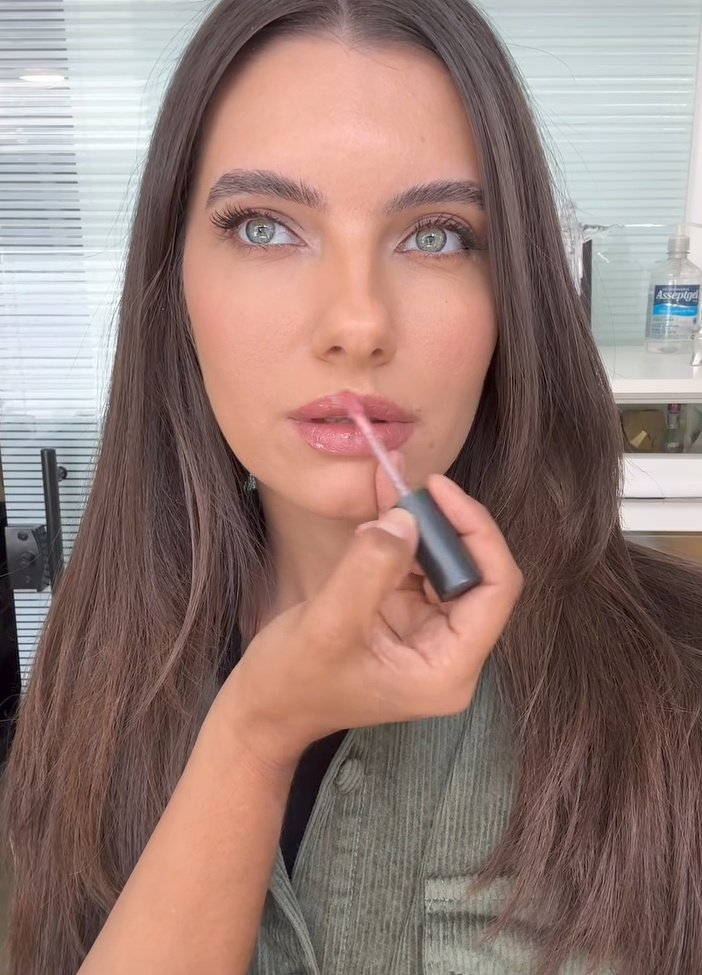 Ser feia nunca vai ser um problema pra ela, né? 🤌🏼💚

Priscila Buiar via Instagram