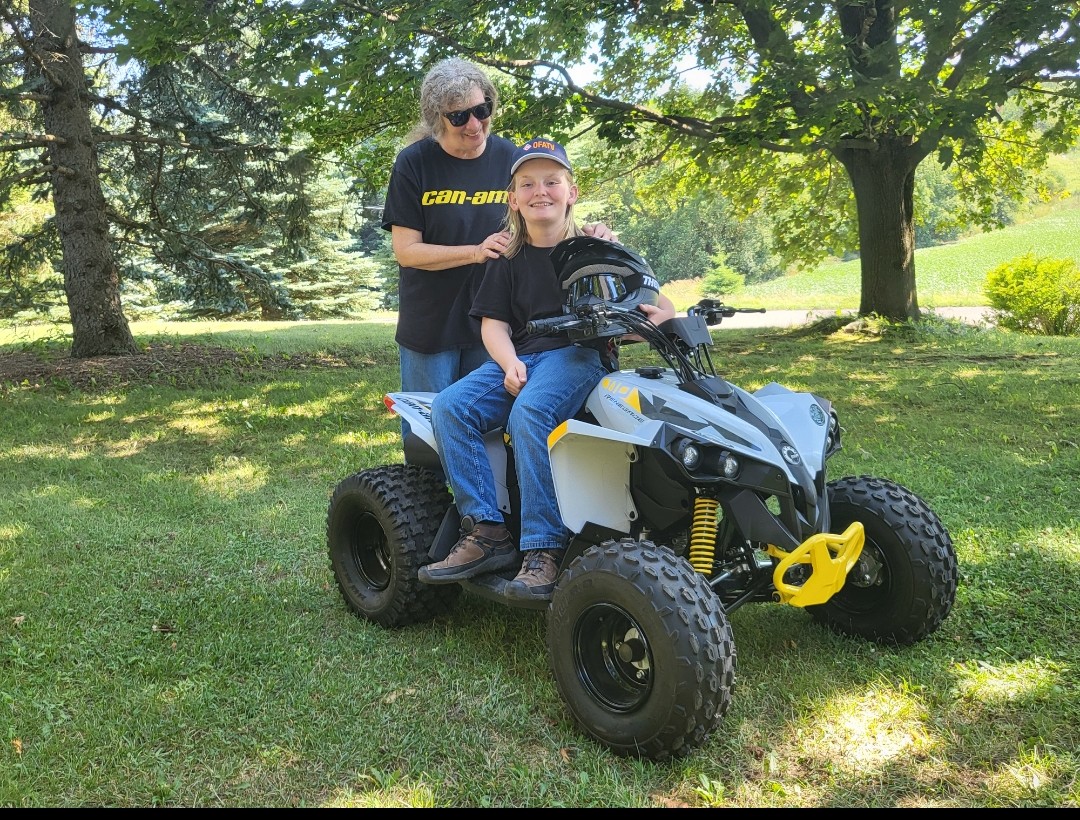 OFATV's tweet image. 📚🍂 Back to school, back to riding smart!
Over 205 riders have completed Ready to RideON online training — including Grace Black &amp;amp; her grandson. 🚦
✨ Get 10% OFF with code uxpp-fpvd-arom until Sept 30! 👉 ofatv.org/ready-to-rideon

#ReadyToRideON #ATVSafety #ofatv