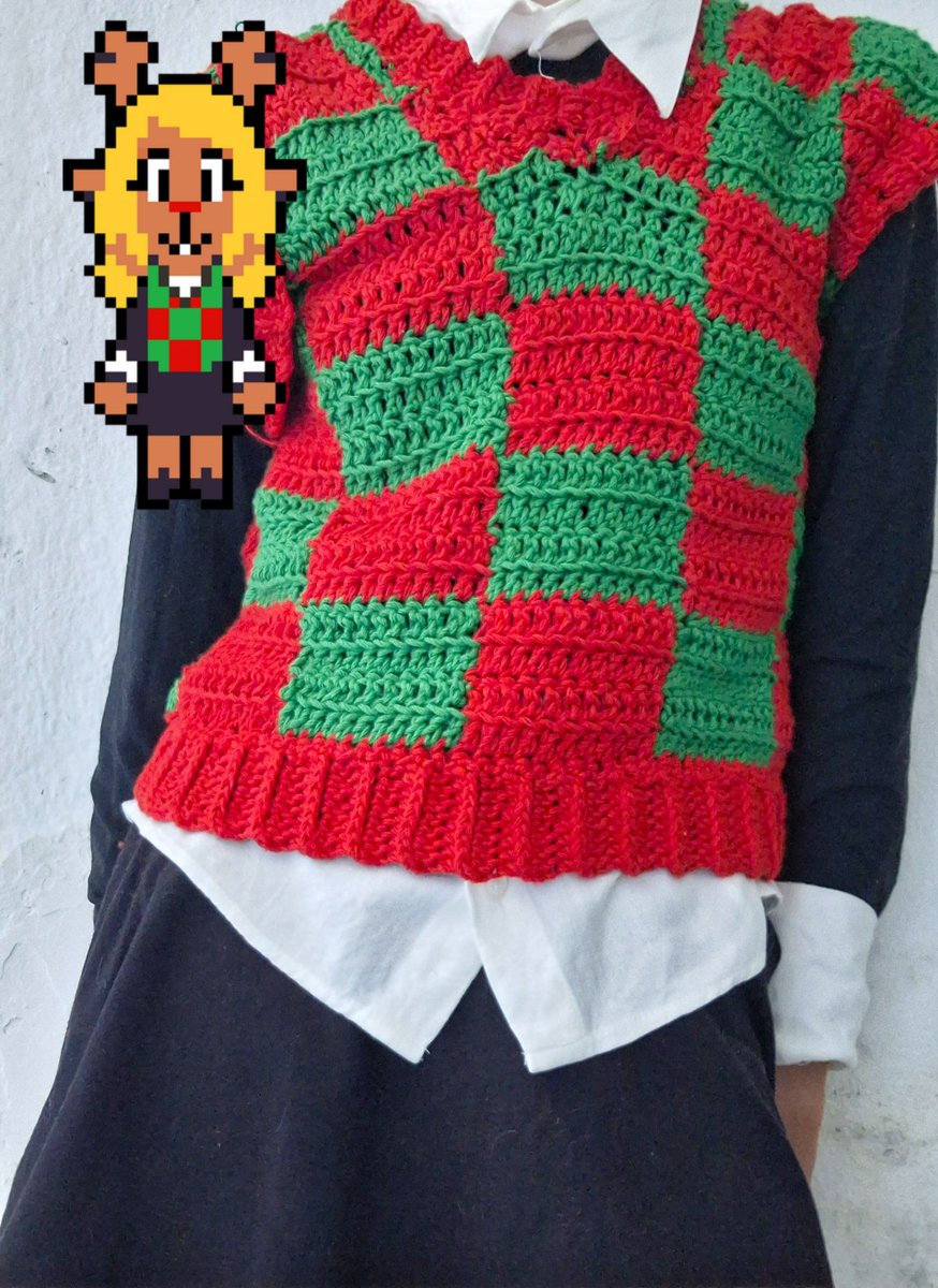 _dotpng's tweet photo. i crocheted noelles vest :D https://t.co/yXCL0TVu3I