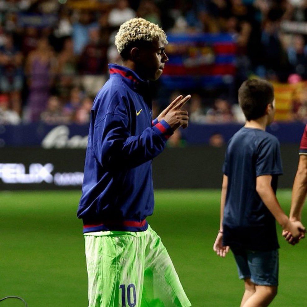 📊 Lamine Yamal franchit le cap des 35 contributions en Liga :
• ⚽️15 buts
•🎯 20 passes décisives