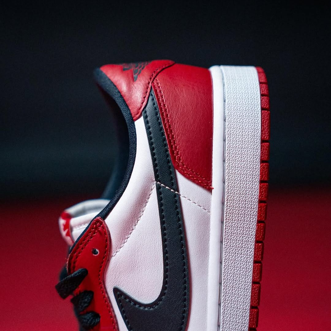 houseofheat's tweet photo. The Air Jordan 1 Low OG "Chicago" Returns Nov. 15 🔴⚫ https://t.co/NsvBCswL3m