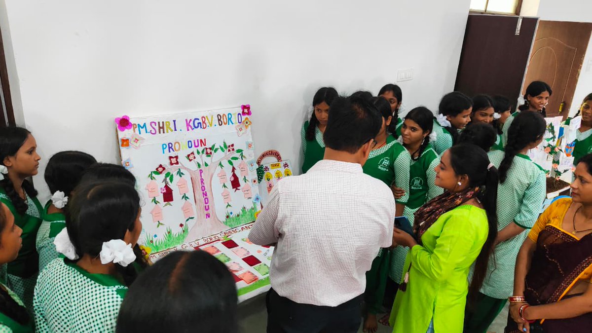 dc_sahibganj's tweet image. शिक्षा पदाधिकारी ने प्रत्येक स्टॉल से संबंधित FLN TLM के बारे में बच्चों के साथ विस्तार से चर्चा की और उनकी सराहना की। साथ ही, सभी बच्चों को बोर्ड परीक्षा में अच्छे अंक प्राप्त करने और शिक्षा में उत्कृष्टता प्राप्त करने के लिए प्रोत्साहित किया गया। #PiramalFoundation #Education