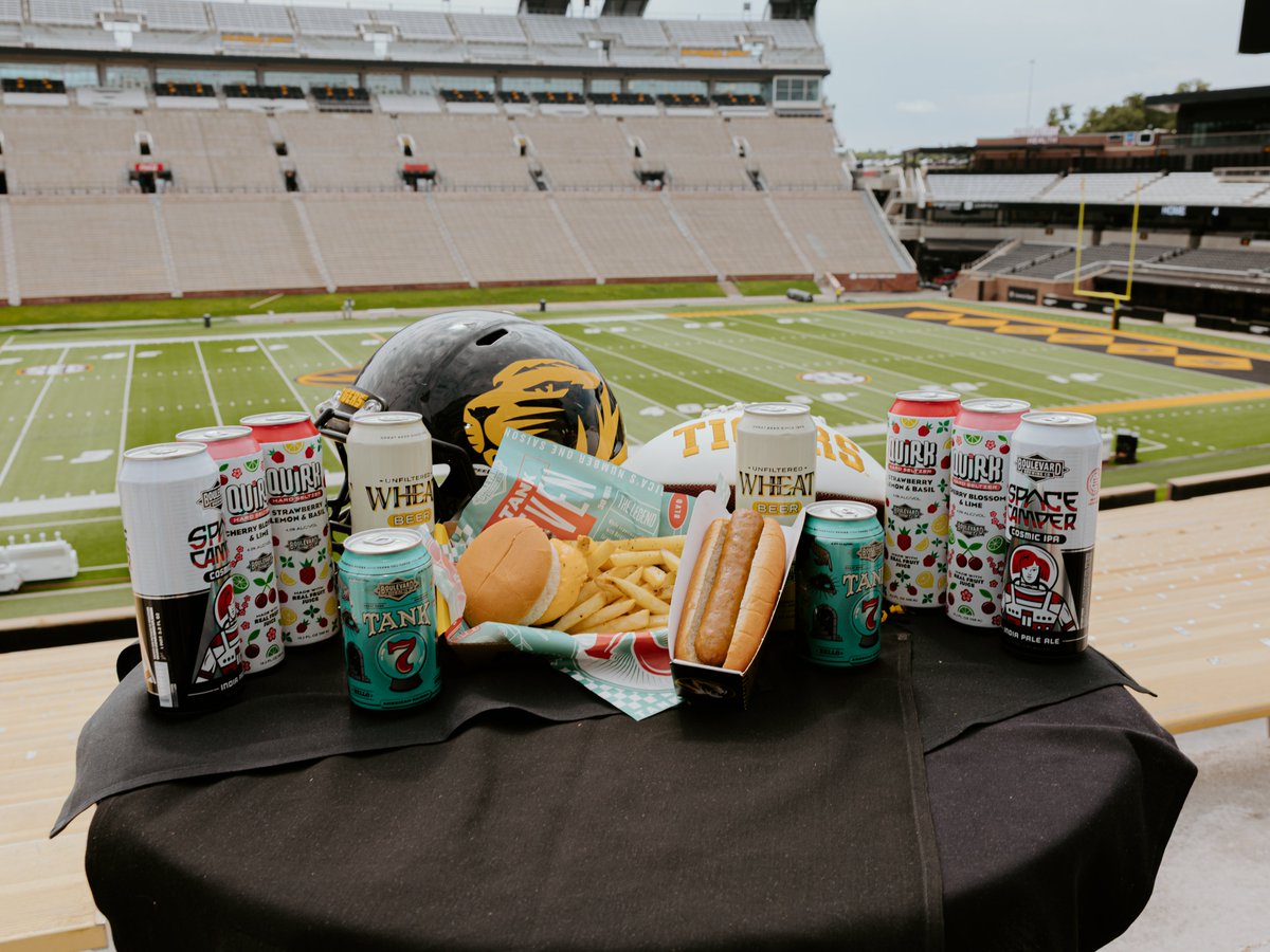 MizzouAthletics's tweet photo. ⏳ 𝟯 𝗗𝗔𝗬𝗦 𝗨𝗡𝗧𝗜𝗟 𝗞𝗜𝗖𝗞𝗢𝗙𝗙 𝗜𝗡 𝗖𝗢𝗠𝗢⏳

Concession updates and expanded Tiger Team Store locations are coming to Memorial Stadium.
- New featured concession items
     - BBQ Bacon Wrapped Conecuh Sausage Dog
     - Boulevard Beer Brat, Cheeseburger, and Cheese Fries
     - Una Vida Loaded Nachos
- Fan-friendly pricing returns to select locations
     - Features $2.99 hot dogs, popcorn, chips, 16 oz fountain sodas, and 12 oz Dasani water
     - Located behind sections 103, 108, 120, 124, and Tiger Deck
- Expanded Tiger Team Store locations to expedite purchases.
     - Throughout the Memorial Stadium concourse
     - Inside Mizzou Arena
     - Outside Memorial Stadium

🔗: https://t.co/pwpZjvQGv7

#MIZ 🐯
