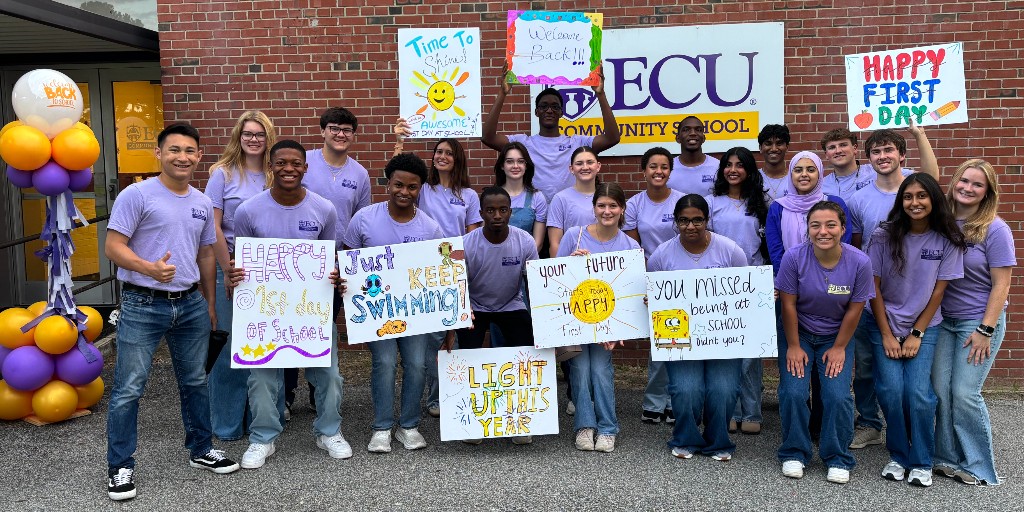 Our #BrinkleyLane first year students &amp; Roundtable members started the #FDOC off by welcoming ECU Community School students to their first day of class! 💜