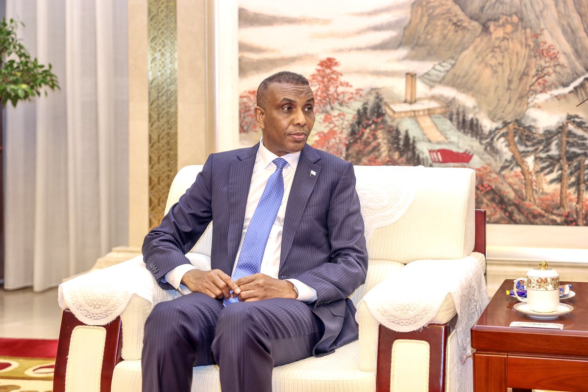 Ra’iisul Wasaaraha Xukuumadda Jamhuuriyadda Federaalka Soomaaliya, Mudane Xamsa Cabdi Barre, ayaa gaaray dalka Shiinaha, halkaas oo uu uga qayb gali doono Shirka 7-aad ee China-Arab States Expo, oo lagu qabanayo magaalada Yinchuan. Shirka ayaa diiradda lagu saarayo xoojinta