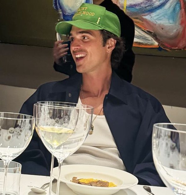 he’s SO boyfriend i need him