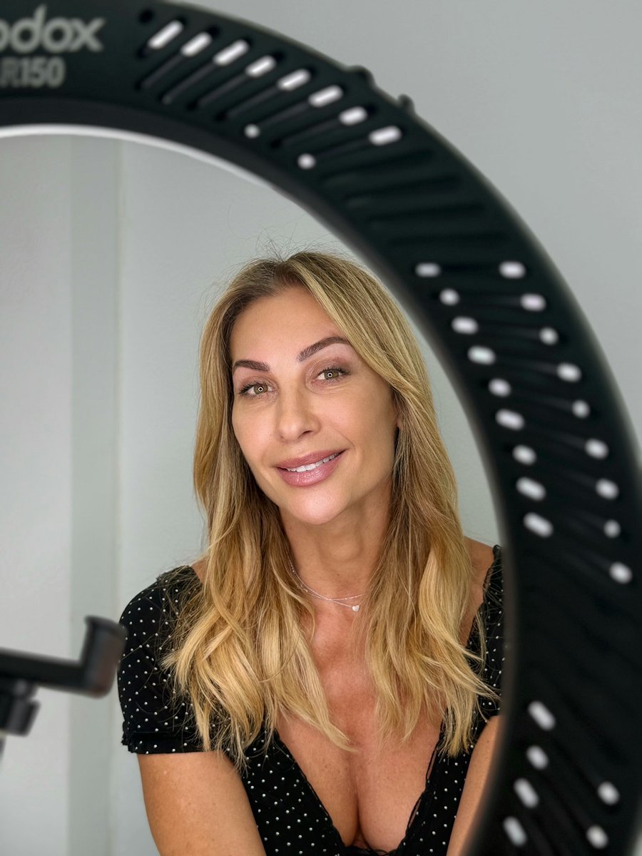 ⸻

✨ “La mirada es el espejo del alma… y unas cejas definidas realzan su belleza. La micropigmentación enmarca tus ojos, potencia tu expresión y te regala la confianza de lucir siempre impecable.” ✨👁️👁️ lydiadiazmicromipgmentacion.es