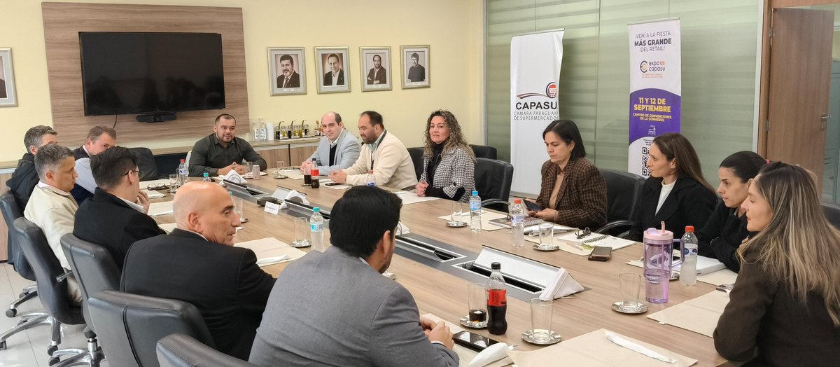 DINAVISApy's tweet photo. El Director Nacional de #DINAVISApy, MSc.Q.F. Jorge Iliou, tuvo una reunión con la comisión directiva de la CAPASU, en la que se comprometieron a firmar un convenio. https://t.co/cRkqM1IRlC