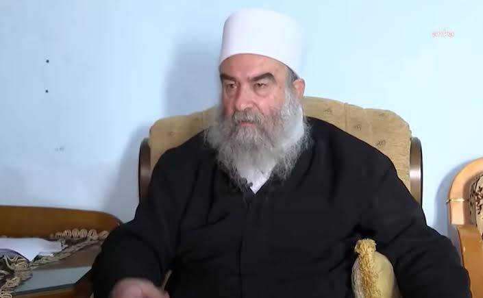 🔴Suveyda'da bağımsızlık ilan eden Dürzilerin lideri Hikmet El-Hicri:

"Ulusal Muhafız Kuvvetleri, belirli ülkelerin garantileriyle topraklarımızı savunacak."