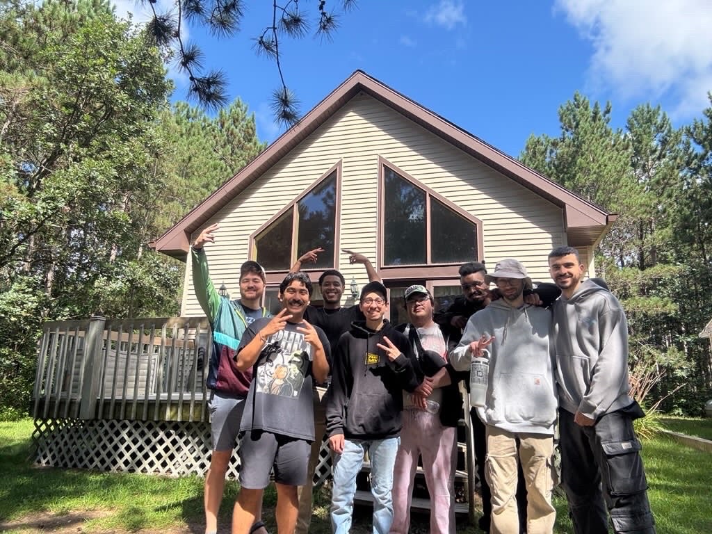 ✨ CYCLES COMES OUT THIS FRIDAYYY✨

Stoked to finally get this project out of my computer and into y’all’s ear drums ❤️

Spent the last week out in Wisconsin with the homies making beats and looking at fires ~~~

See yall fckers on Friday, go stream NEED on Spotify 4 me <3