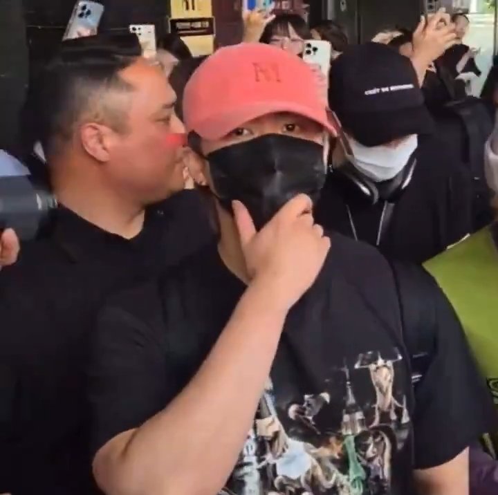 Yeah because this is changbin at the airport.