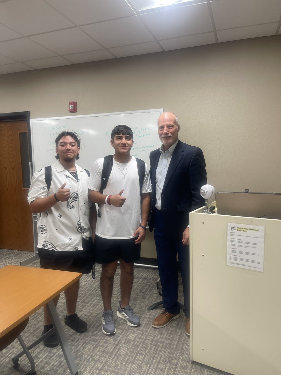 FIRST DAY of CLASS (FALL ‘25) - PIC w PROFS #FIGHTforSCHREINER #d3b #SCACbsb