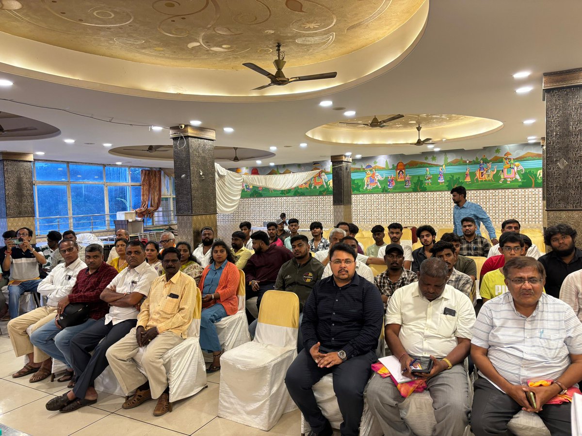 ಇಂದು ಯಲಹಂಕ ಗಣೇಶೋತ್ಸವ ಸಮಿತಿಯ ಮುಖಂಡರು ಮತ್ತು ಸಾರ್ವಜನಿಕರೊಂದಿಗೆ ಗಣೇಶ ಉತ್ಸವ ಮತ್ತು ವಿಸರ್ಜನೆ ಸಂಬಂಧ ಮಾಹಿತಿ ಪಡೆದು ಚರ್ಚಿಸಲಾಯಿತು ಮತ್ತು ಸರ್ಕಾರದ ಮಾರ್ಗಸೂಚಿ ಅನ್ವಯ ಕಾರ್ಯಕ್ರಮ ನಡೆಸುವಂತೆ ಸೂಚಿಸಲಾಯಿತು..