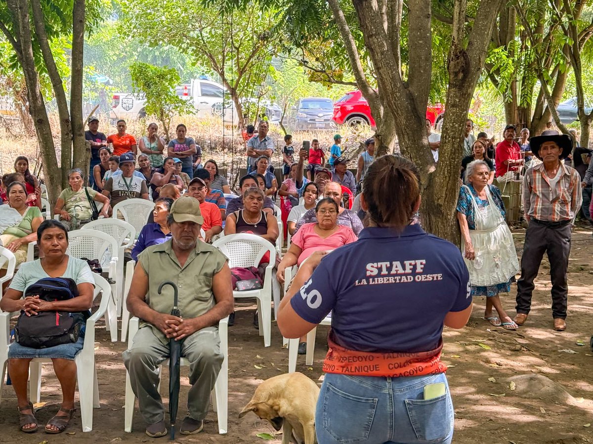 GANAOFICIAL's tweet photo. 🔶 Equipo de trabajo de la #Alcaldía de #LaLibertadOeste, se hicieron presentes en la Comunidad Los Claveles, en la conformación de la (ADESCO La Tolva).
Donde se llevó a cabo la elección de la directiva y la lectura de los estatutos. #DistritoColón.
#JanetGonzález #Alcaldesa. ✍️ https://t.co/Irf5H5Uf2S