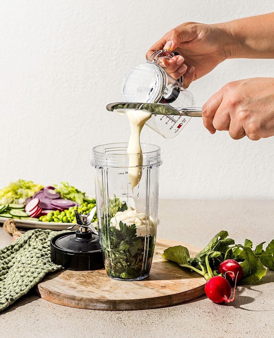 Clean up good.

Upcup is a 4-in-1 adjustable measuring cup with an adjustable base that raises all the way to the top to scrape out every last drop.

dreamfarm.com/upcup