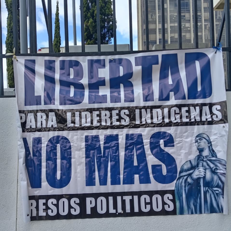 NanciSinto's tweet image. El caso de Luis Pacheco y Héctor Chaclán continúa bajo reserva y sin juez. 

¿hasta cuando seguirán en prisión?

¡Defender la democracia no es un delito!