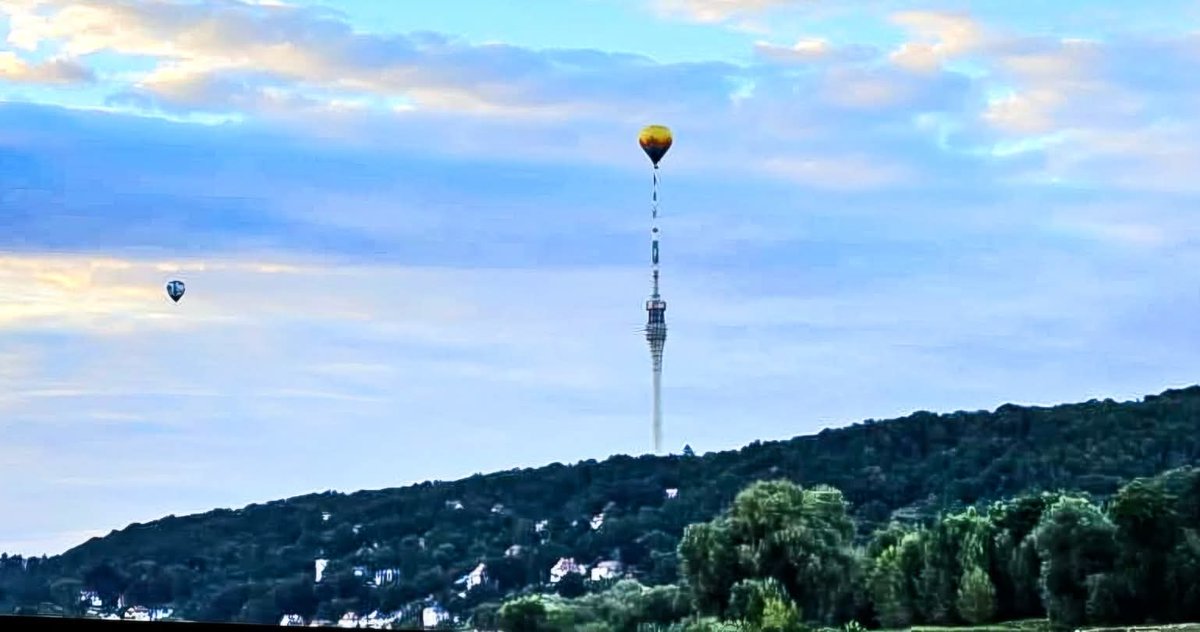 Netzfund.

Grüße aus #Dresden #Laubegast 

Schöne Woche euch allen 👋🏻