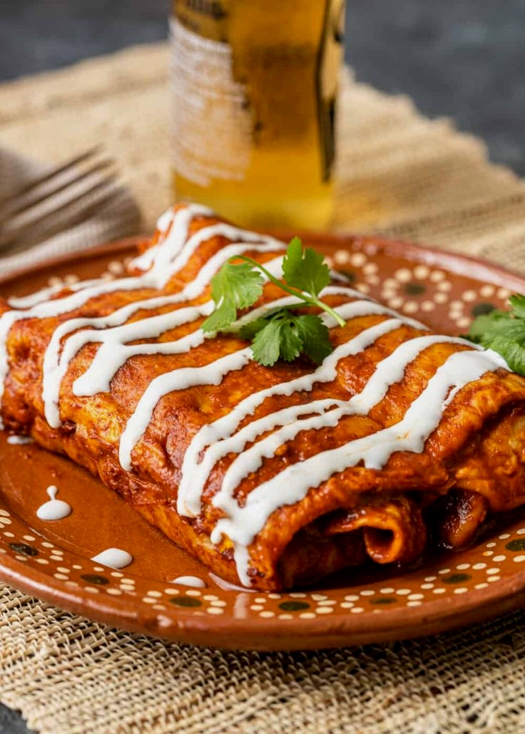 Today I made enchiladas just like my grandma used to, and ended up crying with Belinda playing in the background 😅. Yeah, I’m far away, but that food and those songs take me straight back to Michoacán — right back home.