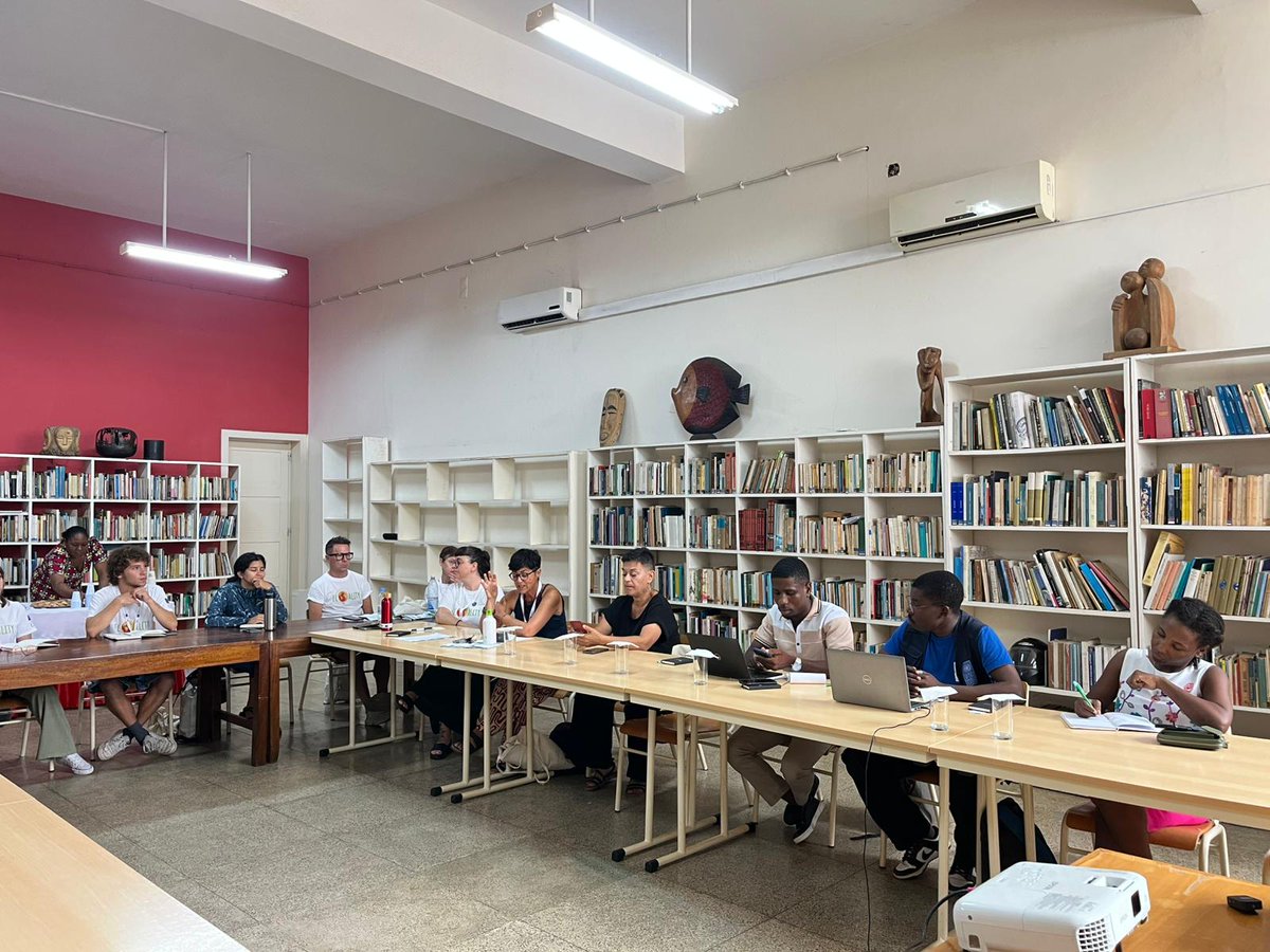 UndpStp's tweet image. UNDP joined the Youth Roundtable on Climate Change in São Tomé (20 Aug) under the EU/Camões-cofunded #Ecoality project. Focus: climate &amp;amp; gender justice and youth participation, featuring thematic sessions, youth-led showcases, debates &amp;amp; field visits. #UNDPSTP #ClimateAction