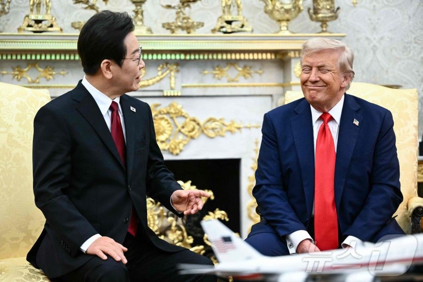 [속보]트럼프 ＂한국 지도자들 대북정책 부적절…李대통령 접근 방식 훨씬 나은 것 같다＂ 

트럼프 표정봐 ㅋㅋㅋㅋㅋㅋㅋㅋㅋㅋㅋㅋㅋ
naver.me/GT6nKftc