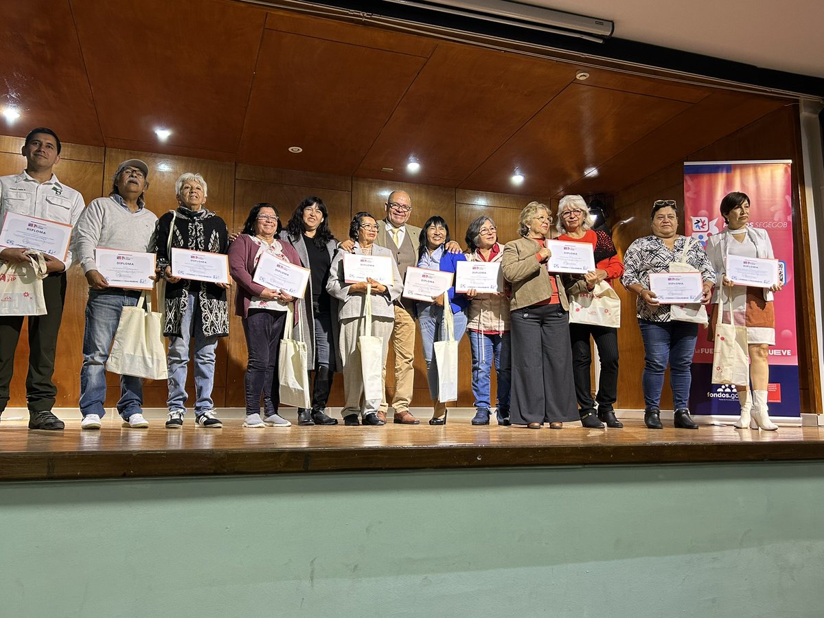 VoceriaTarapaca's tweet photo. Más de $96 millones entregamos esta mañana a las organizaciones sociales de la región que se adjudicaron recursos del Fondo de Fortalecimiento de Organizaciones de Interés Público 2025 para la ejecución de proyectos con impacto directo en sus comunidades. #iquique #FFOIP https://t.co/i7jJthqqfI