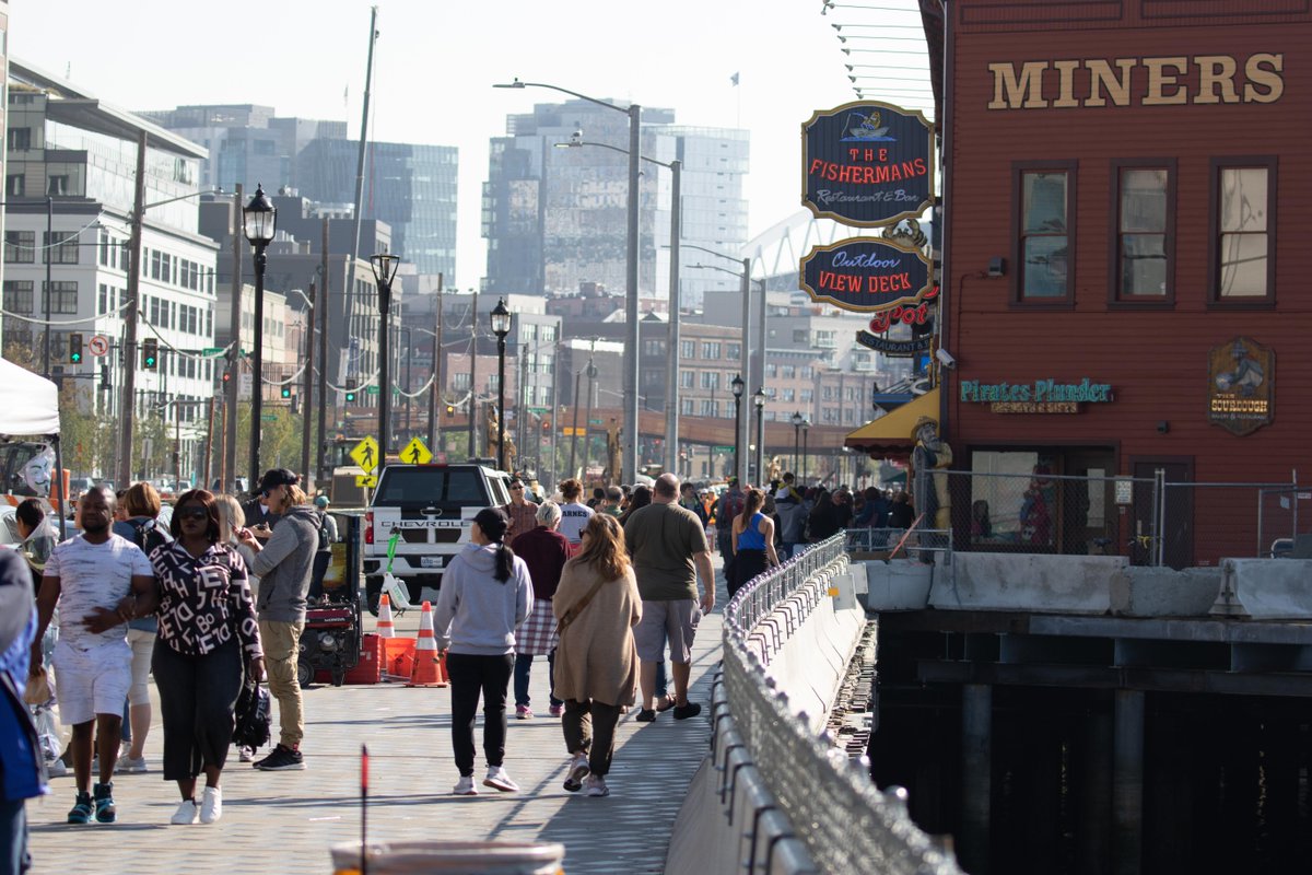 uwnews's tweet image. Do walkable cities prompt people to take more steps, or do people who want to walk tend to live in more pedestrian-friendly cities?
New research from @timalthoff @uwcse found that highly walkable areas lead to significantly more walking.
More: bit.ly/4lNxFKh
